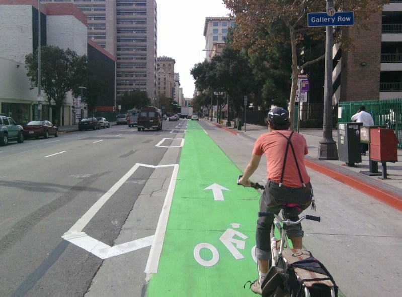 LADOT and film industry representatives have agreed on just how green bike lanes can be. Photo: Joe Linton/Streetsblog L.A.