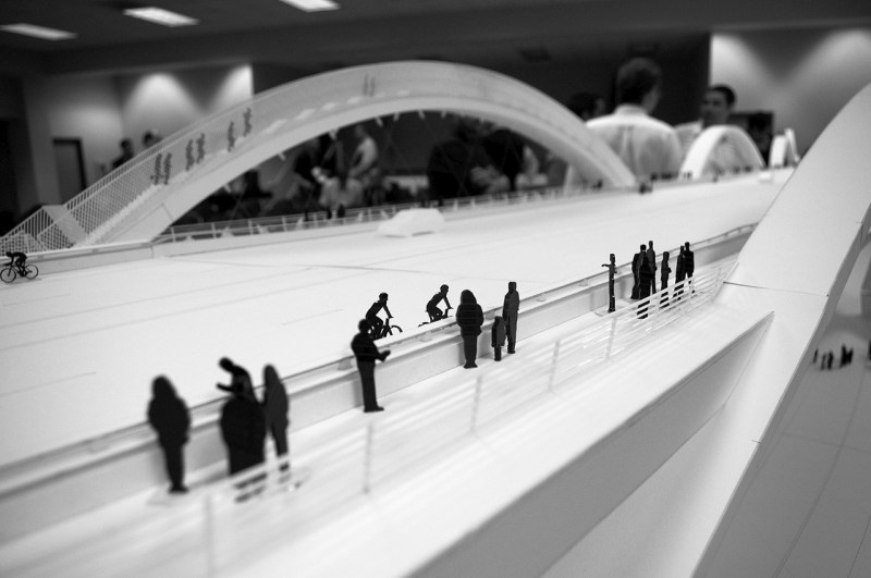 Cyclists ride unprotected along the reconstructed bridge. Sahra Sulaiman/Streetsblog LA