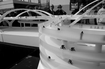 Cyclists spiral their way down to the riverbed from the model deck of the 6th Street Viaduct. Sahra Sulaiman/Streetsblog L.A.
