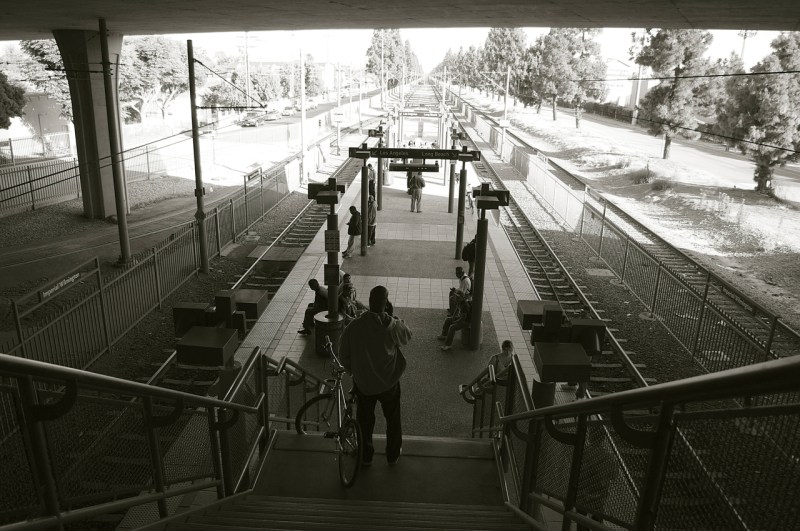 The Rosa Parks station in Watts/Willowbrook, looking southward along the Blue Line. Sahra Sulaiman/Streetsblog L.A.