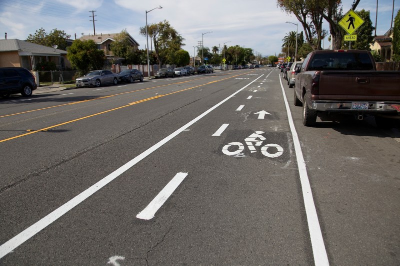 Wide bike lanes recently appeared along Hooper Avenue in unincorporated South L.A. Sahra Sulaiman/Streetsblog L.A.