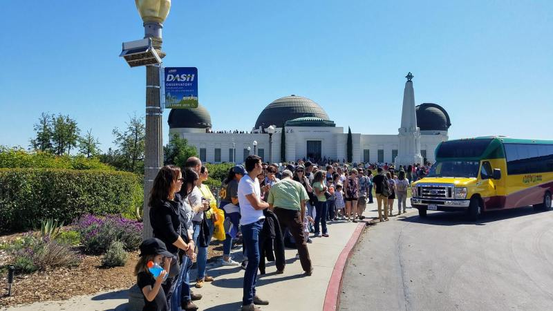 The line for the Griffith Observatory DASH shuttle last Saturday. Photos by Drew Mabry