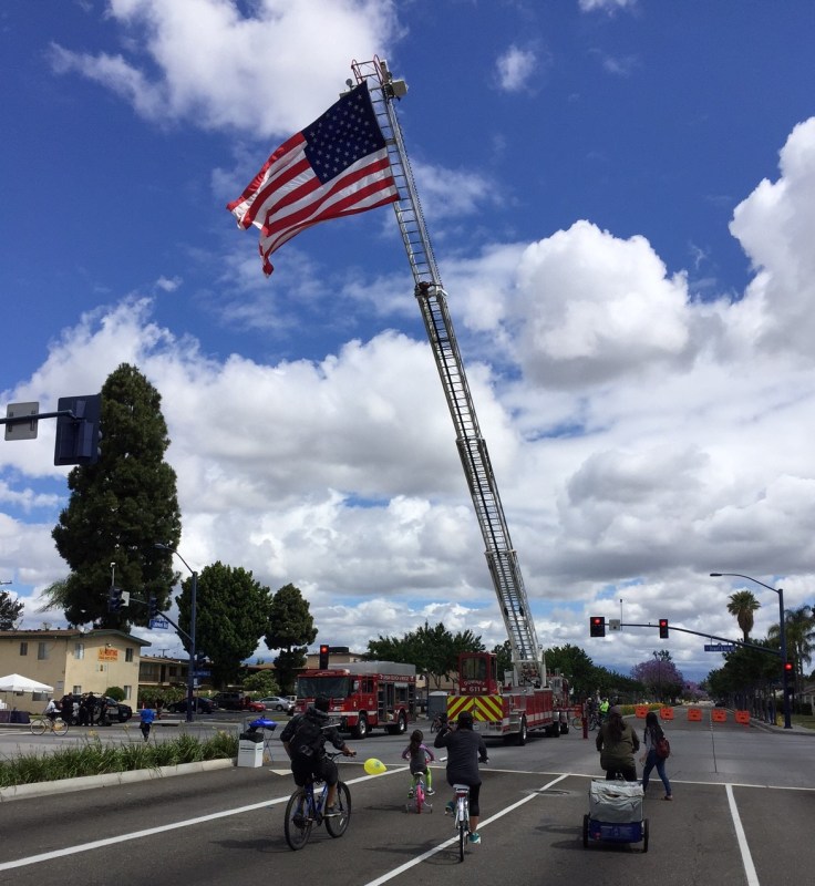 The Downey Fire Department flying their American Flag high at Downey Ride & Stride. All photos: Joe Linton/Streetsblog L.A.