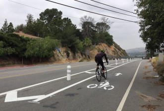 LADOT recently installed protected bike lanes on Foothill Boulevard in Sunland-Tujunga. Photos by Joe Linton/Streetsblog L.A.