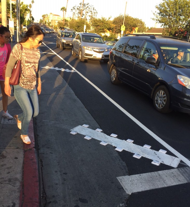 New curb extension at Third and Vermont in Koreatown. All photos by Joe Linton/Streetsblog L.A.