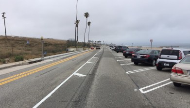 Vista Del Mar will soon return to four travel lanes, with free parking at the nearby Dockweiler Beach lot. Photo: Joe Linton/Streetsblog L.A.