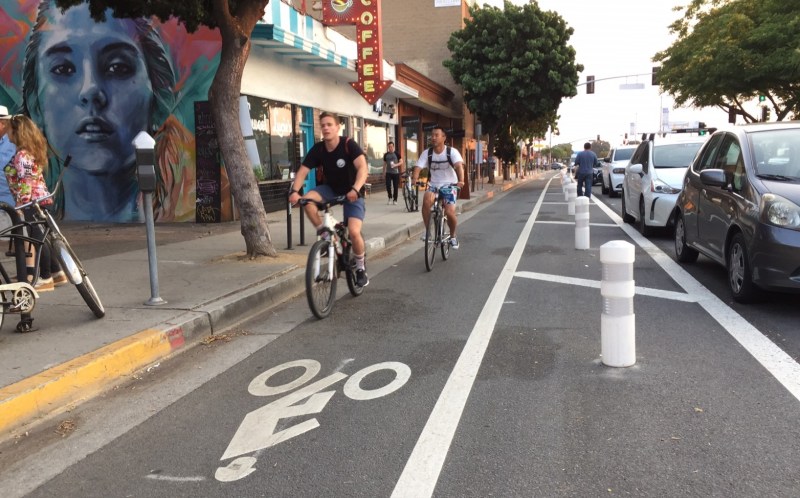 LADOT hosted an open house on recent safety improvements for Venice Boulevard in Mar Vista. Photos by Joe Linton/Streetsblog L.A.