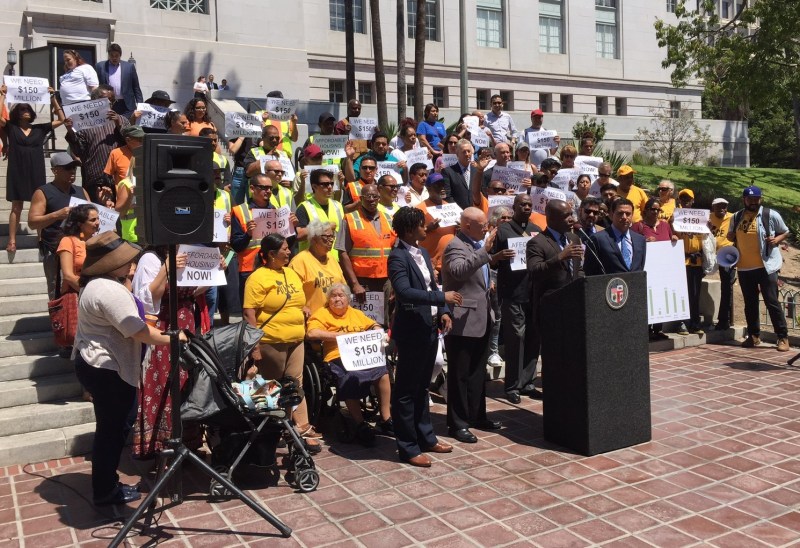 L.A. City Councilmember Marqueece Harris-Dawson addressing an August 2017 Affordable Housing Linkage Fee rally. Photo by Joe Linton/Streetsblog L.A.