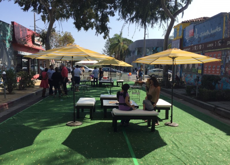 For Park(ing) Day this short stretch of Stanley Avenue became a pleasant car-free plaza. Photos by Joe Linton/Streetsblog L.A.