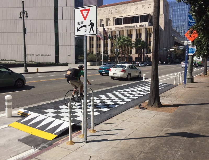 LADOT has installed a new platform to help manage DASH riders and bicyclists. All photos by Joe Linton/Streetsblog L.A.