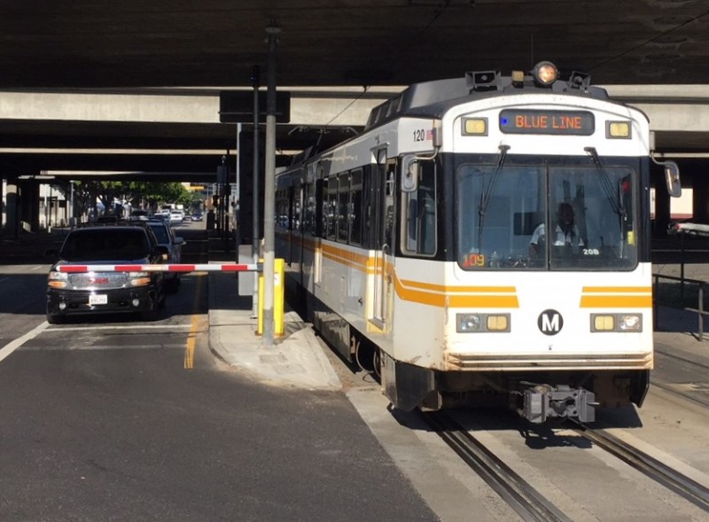Metro has installed this new gate to prevent cars from illegally turning left into trains. Photo by Joe Linton/Streetsblog L.A.
