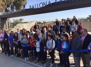 Councilmember Mike Bonin cuts the ribbon for the Milton Green Street. All photos: Joe Linton/Streetsblog L.A.