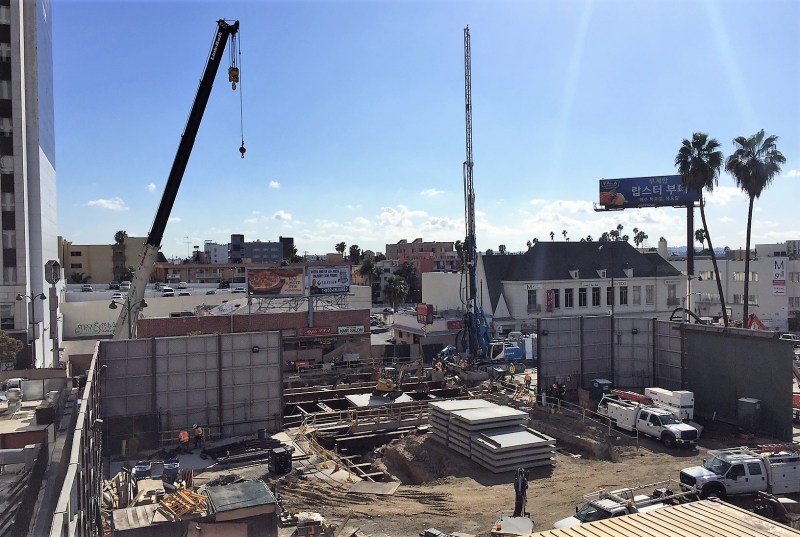 Westside subway construction currently has Wilshire Boulevard closed just west of Western Avenue. Photos by Joe Linton/Streetsblog L.A.