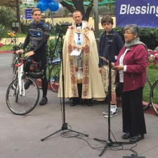 Sister Yolanda Vega praying for safe bicycling at this morning's Blessing of the Bicycles event. All photos by Joe Linton/Streetsblog L.A.