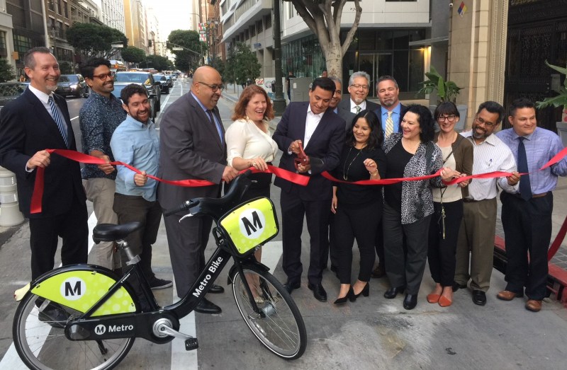 Councilmember Huizar, city staff, and safe streets advocates cut the ceremonial ribbon on Spring Street's upgraded bike lane. All photos: Joe Linton/Streetsblog L.A.