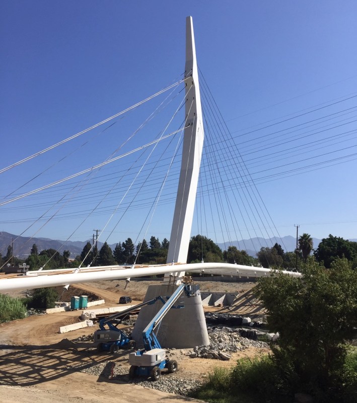 The La Kretz L.A. River bridge is nearing completion. Photos by Joe Linton/Streetsblog L.A.
