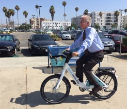 L.A. City Councilmember Paul Krekorian looking happy to ride a new NoHo bike-share bike. Photos by Joe Linton/Streetsblog L.A.