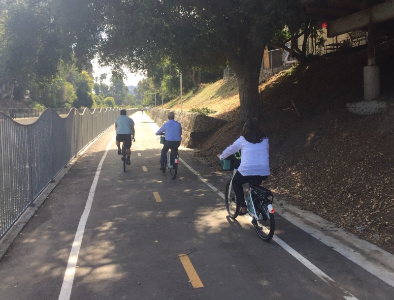 L.A. opened this new half-mile L.A. River bike path today in Studio City. Photos by Joe Linton/Streetsblog L.A.