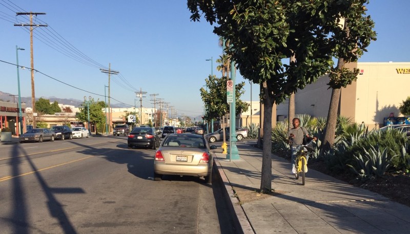 Does North Hollywood's Magnolia Boulevard really need narrower sidewalks? Photo by Joe Linton/Streetsblog L.A.