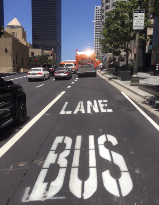 New bus lane on 5th Street in downtown Los Angeles. All photos Joe Linton/Streetsblog L.A.