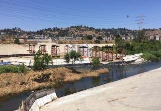 New Elysian Valley L.A. River bridge under construction. All photos by Joe Linton/Streetsblog L.A.