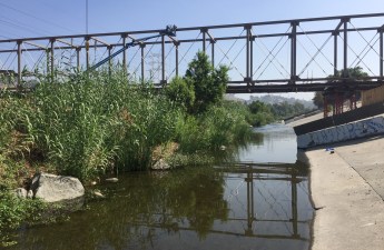 New walk/bike bridge taking shape in Elysian Valley. All photos by Joe Linton/Streetsblog L.A.