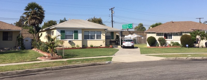 Metro CEO Phil Washington's letter fails to mention the numerous Downey homes that would be demolished if Metro plans to widen the 5 Freeway move forward. These are a few of the 200+ Downey homes Metro would demolish. Photo: Joe Linton/Streetsblog L.A.