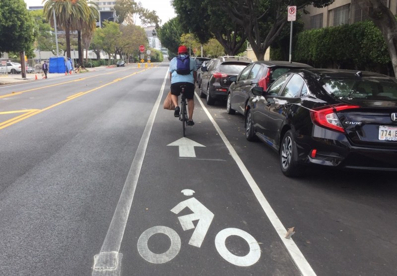 New bike lanes on 7th Street in Koreatown. All photos by Joe Linton/Streetsblog L.A.