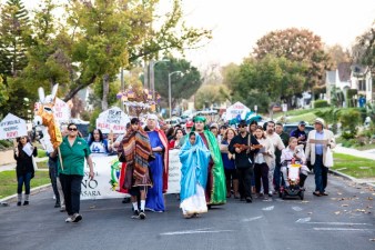 United Caltrans Tenants and supporters holding a posada on Sheffield Ave. to draw attention to the empty homes issue, December 2018. Image : United Caltrans Tenants