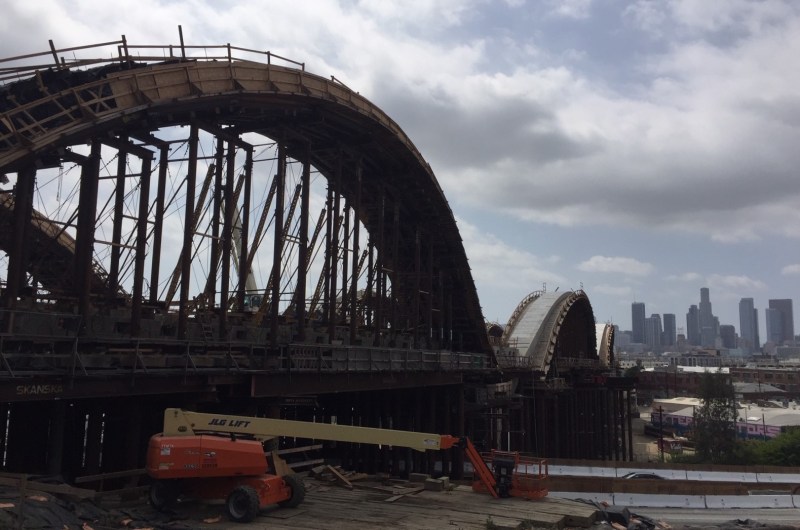 L.A. City completed pouring the Sixth Street Viaduct concrete arches over the 101 Freeway in Boyle Heights. Photos by Joe Linton