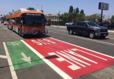 Figueroa Street red bus lane markings next to green bike lane markings give. Photo by Joe Linton/Streetsblog