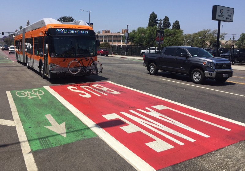 Figueroa Street red bus lane markings next to green bike lane markings give. Photo by Joe Linton/Streetsblog