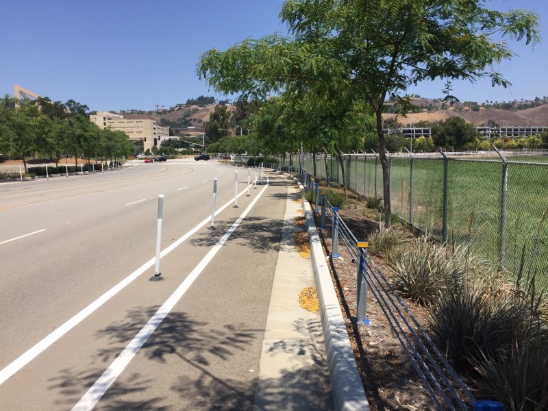 Protected bike lane on Kellogg Drive at Cal Poly Pomona. All photos by Joe Linton/Streetsblog L.A.