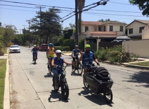 L.A. City Councilmember Nithya Raman, LACBC Executive Director Eli  Kaufman, and other participants on 4th Street during Saturday's ride. Photos by Joe Linton/Streetsblog L.A.
