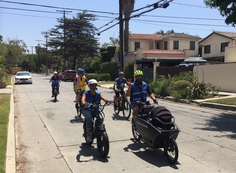 L.A. City Councilmember Nithya Raman, LACBC Executive Director Eli Kaufman, and other participants on 4th Street during Saturday's ride. Photos by Joe Linton/Streetsblog L.A.
