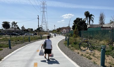 The city of Huntington Park's Veterans Park. Photos by Joe Linton/Streetsblog L.A.