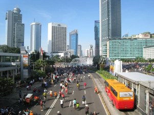 A car-free event in Jakarta, Indonesia. Image: Gunawan Kartapranata, CC