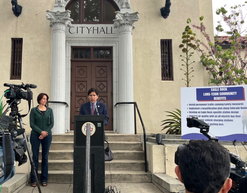 City Councilmember Kevin de León at this morning's BRT announcement. Photo by Joe Linton/Streetsblog L.A.