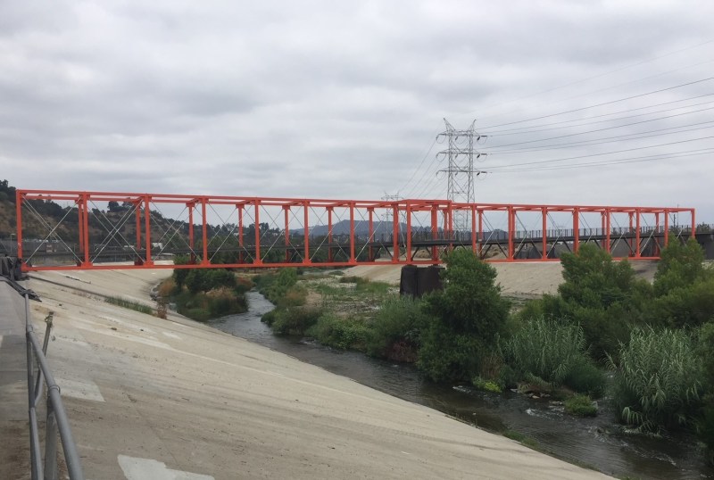 Elysian Valley's new Taylor Yard walk/bike bridge - under construction in 2021. Photo by Joe Linton/Streetsblog L.A.