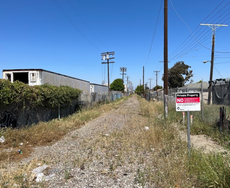 Metro now anticipates starting Rail-to-Rail path construction this May. Photo by Joe Linton/Streetsblog L.A.