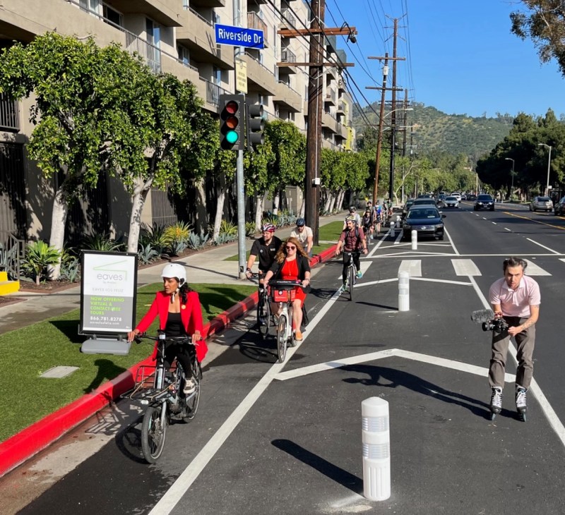 L.A. City Councilmember Nithya Raman and LADOT General Manager Seleta Reynolds celebrating Riverside Drive's new protected bike lanes. Photos by Joe Linton/Streetsblog L.A.