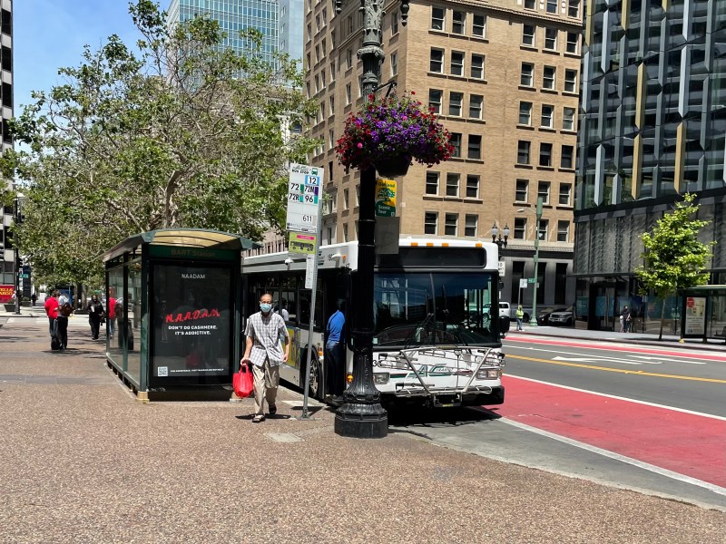 A bus stop in Downtown Oakland. Photo: Jenna Fortunati