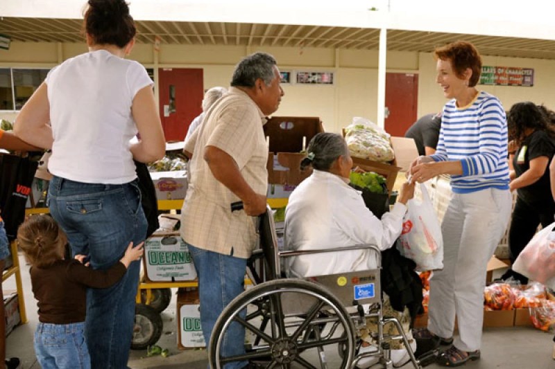 The Coachella Valley food recovery organization Hidden Harvest distributes food. Photo courtesy of Christine Tran