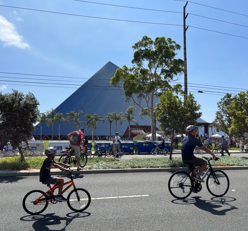 Last Saturday's Beach Streets in front of CSU Long Beach's Walter Pyramid. Photos by Joe Linton/Streetsblog