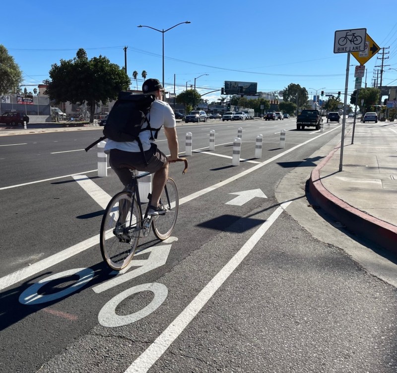 Newly protected Venice Boulevard bike lane - photos by Joe Linton/Streetsblog